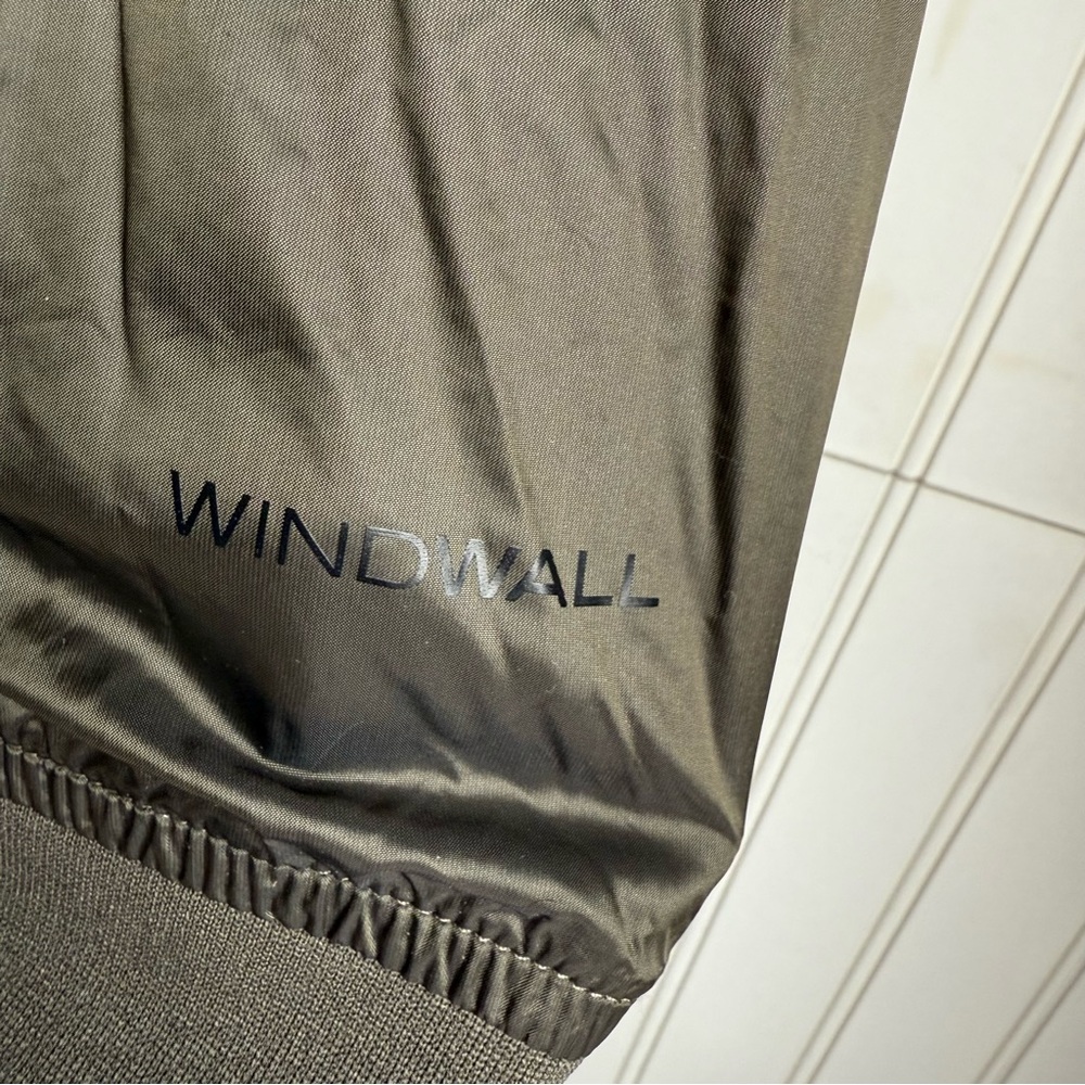 The North Face Size M Windwall bomber jacket in Olive Green - Picture 2 of 6